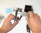 手持无人机的图片（图片来源：Hoarder Sam；截图）