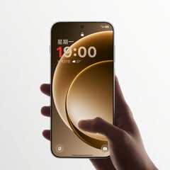 OnePlus 15 官方预告图，显示手机正面，锁屏显示日期为 10 月 27 日。(图片来源：一加微博）