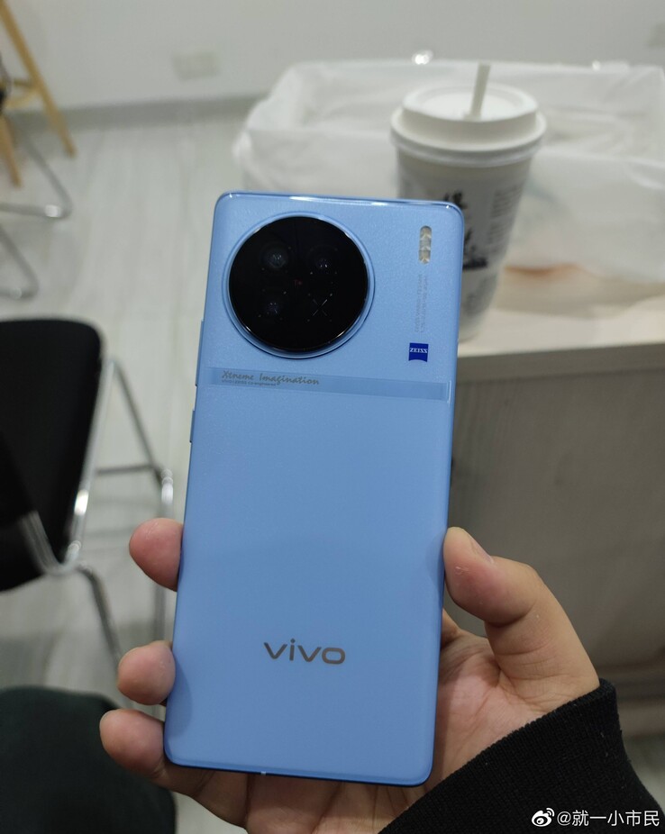 vivo X90上手图片（图片来自微博）