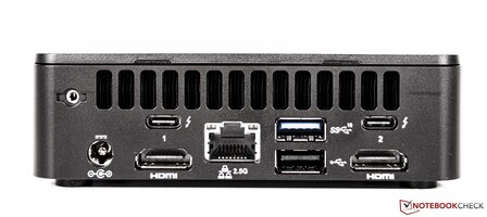 背面。交流适配器，2个USB4（C型），1个USB3.2，1个USB2.0，LAN 2.5G，2个HDMI 2.1。