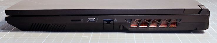 microSD 读卡器，带 DisplayPort 的 Thunderbolt 4/USB4.0 Gen 3x1，RJ45 千兆网卡
