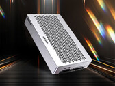 FEVM FAEX2 采用 CNC 铝合金外壳，仅提供一种表面处理版本。