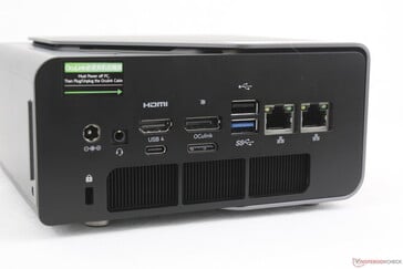 后部交流适配器、Kensington 锁、3.5 毫米耳机、HDMI 2.1、DisplayPort 1.4、USB-C w/ DisplayPort + Power Delivery、OcuLink、USB-A 2.0、USB-C 3.2 Gen.2、2x RJ-45 (2.5 Gbps)