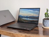 OmniBook X Flip 14 虽然外观与 OmniBook X 14 翻盖式笔记本电脑一模一样，但其中一款的图形性能要快得多