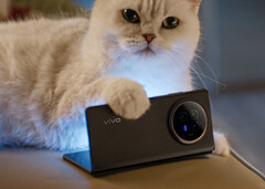 vivo X Fold3 Pro 将成为迄今为止最轻的书本式可折叠智能手机。(图片来源:vivo)