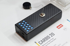 Nitecore Carbo 20 适用于笔记本电脑，而且相对较轻