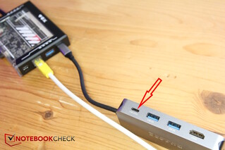 可通过带 PD 接口的 USB 集线器连接其他 USB 设备。