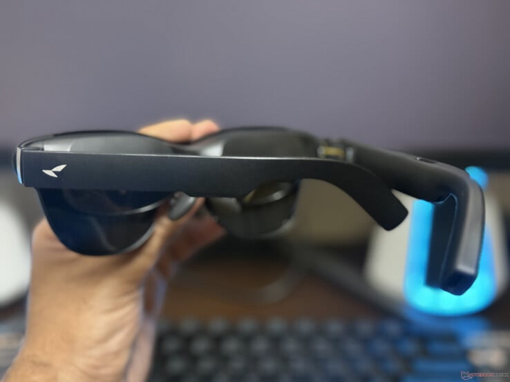 RayNeo Air 4 Pro 的侧视图