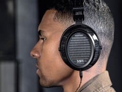 VSX Immersion One 平面磁性耳机利用虚拟扬声器建模来模拟专业音频环境。(图片来源:Steven Slate Audio)