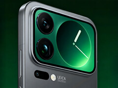 小米似乎正在重温小米 11 Ultra 的副屏概念。图为AI 增强版泄露照片。(图片来源:冰宇宙)