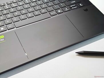 带有 LED 限制条的触觉触摸板...