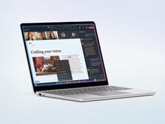 微软独家销售的新款 Surface 13 英寸笔记本电脑采用铂金外观。