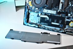 联想 ThinkPad T14 第 7 代：电池已拆除