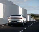 Polestar 4 轿跑车的后视图