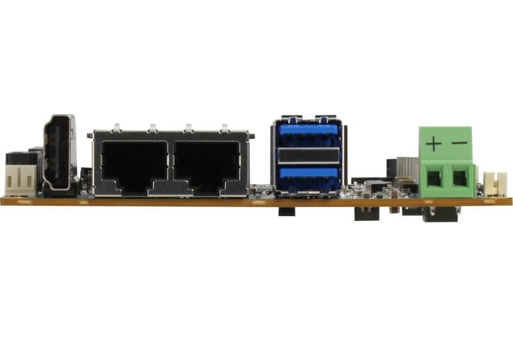 Aaeon PICO-ARU4 SBC 考虑到其尺寸,配备了一系列合理的端口,包括双 LAN 端口。(图片来源:Aaeon)