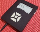 ePiPod 是一个使用 6.99 美元电子墨水显示屏等组件的廉价项目。(图片来源：drhatch）