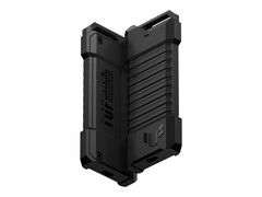 华硕 TUF Gaming AS2000 PLUS 固态硬盘符合军用 MIL-STD-810H 防摔标准,外部采用硅橡胶材质,非常耐用。(图片来源:华硕)