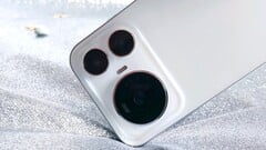 荣耀 Magic9 Pro Max 及其价格更亲民的 Arri 相机手机同系列机型均可从中国进口。