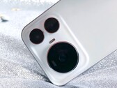 荣耀 Magic9 Pro Max 及其价格更亲民的 Arri 相机手机同系列机型均可从中国进口。