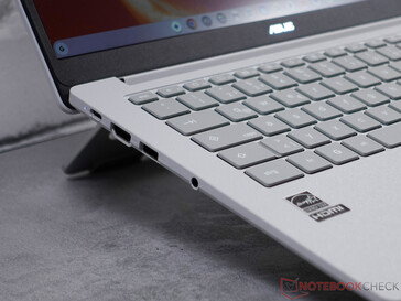 USB-C（5 GB/秒、DP 和 PD）、HDMI、USB-A、3.5 毫米耳机