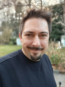 与 Poco F8 Pro 自拍