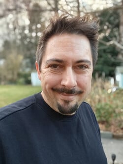 与 Poco F8 Pro 自拍