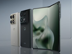 摩托罗拉 Razr Fold。