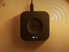 飞利浦 Hue Bridge 和 Hue Bridge Pro（如图）正在接受更新。(图片来源：飞利浦 Hue）