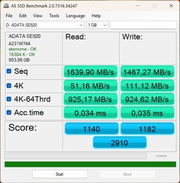 通过 USB4 接口对 ADATA SE920 进行性能测试