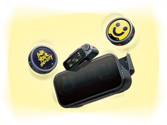 Insta360 Mic Pro 有一个 E-Ink 显示屏，可以显示徽标、表情符号和其他图像。