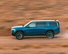 Rivian 的 R1S 装有 Max 电池，充电一次似乎可行驶 410 英里。(图片来源：Rivian）