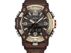 G-Shock Mudmaster GG-B100XMH-5A 的特写镜头，展示了其浅黄金色与棕色的表壳和表圈。