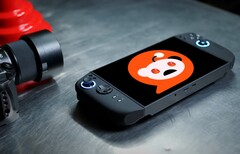 带有悲伤 Reddit 徽标的联想Legion Go 2