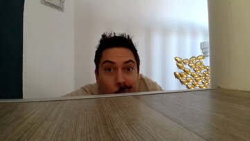 与小米机器人真空吸尘器 5 Pro 合影