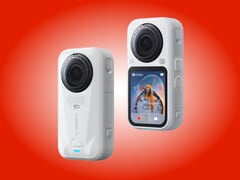 采用北极白配色的 Insta360 X6。