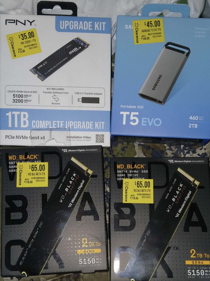 买家的货物包括一个 1 TB M.2 SSD、两个 2 TB M.2 SSD 和一个 2 TB 外置 SSD。