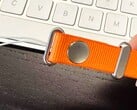Apple 传言 iPhone 17 将推出不同寻常的斜挎包背带（图片来源：SonnyDickson）