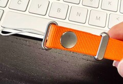 Apple 传言 iPhone 17 将推出不同寻常的斜挎包背带(图片来源:SonnyDickson)