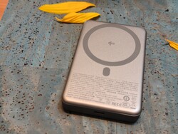 Go-MiniMag Qi2 移动电源