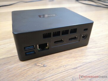 后部：2个USB-A 3.0，千兆RJ-45，2个HDMI 2.0，Kensington锁，AC适配器