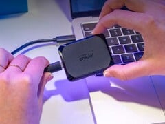 图中所示的Crucial X10 Pro外置固态硬盘