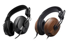 Fostex 推出两款平面耳机 - 用于录音室监听的 T50RPmk4CL 和用于音乐欣赏的 T60RPmk2CL。(图片来源：Fostex）