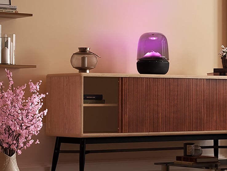 Aura Studio 5 扬声器的灯光可根据个人心情进行调节。(图片来源:Harman Kardon Japan)