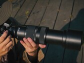 LUMIX S 100-500mm f5-7.1（如图）是松下所有 L 卡口镜头中变焦范围最长的。(图片来源：松下）