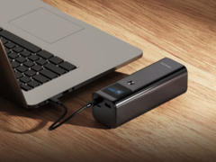 飞利浦 9000 系列 USB 存储卡容量为 27000mAh。(图片来源：飞利浦）