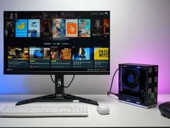 框架台式电脑运行 Bazzite 操作系统，与显示 Steam 游戏界面的显示器相连，类似控制台设置。(ETA PRIME）