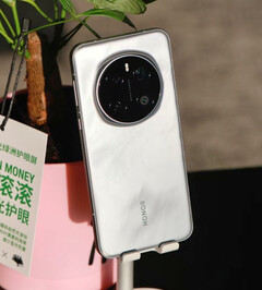 Magic7 Pro 紧随小米 15 Pro 的脚步。(图片来源：Honor)