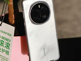 Magic7 Pro 紧随小米 15 Pro 的脚步。(图片来源：Honor)