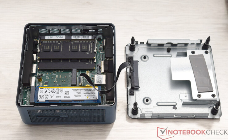 底部开口的 Geekom Mini IT13 2025 版