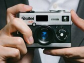Rollei 35AF 是一款配备固定镜头的 35 毫米小型相机。(图片：MiNT）